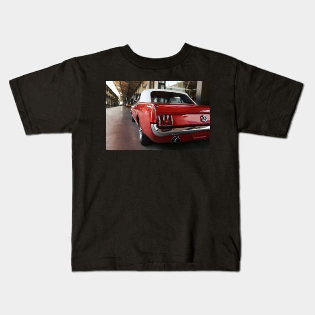 ford mustang, cabriolet classic car Kids T-Shirt by hottehue